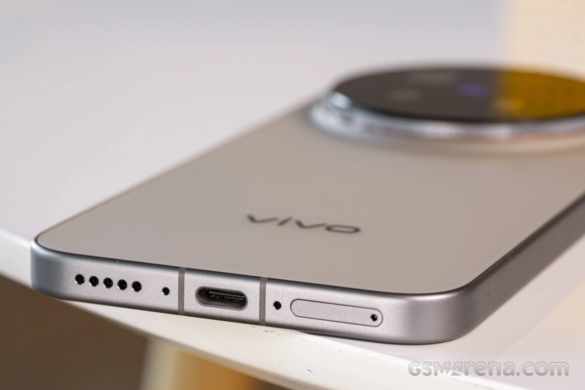 vivo phone showing USB-C port and speakers.