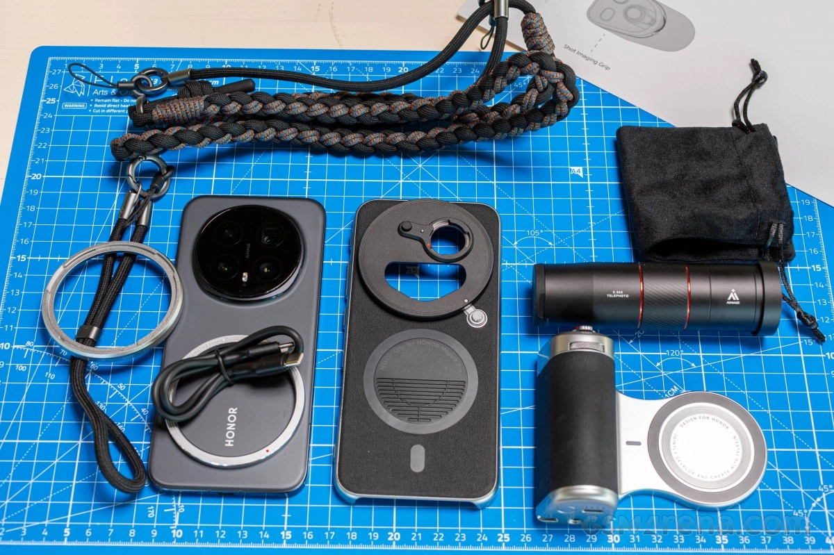 Honor Magic8 Pro Professional Imaging Kit accessories.