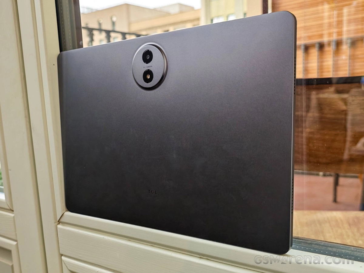 TCL NxtPaper 70 Pro tablet back dual camera