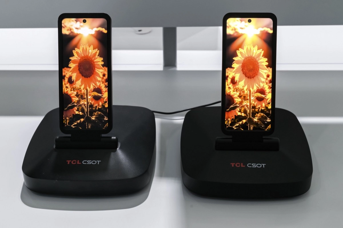 TCL CSOT Super Pixel OLED phones display sunflowers.