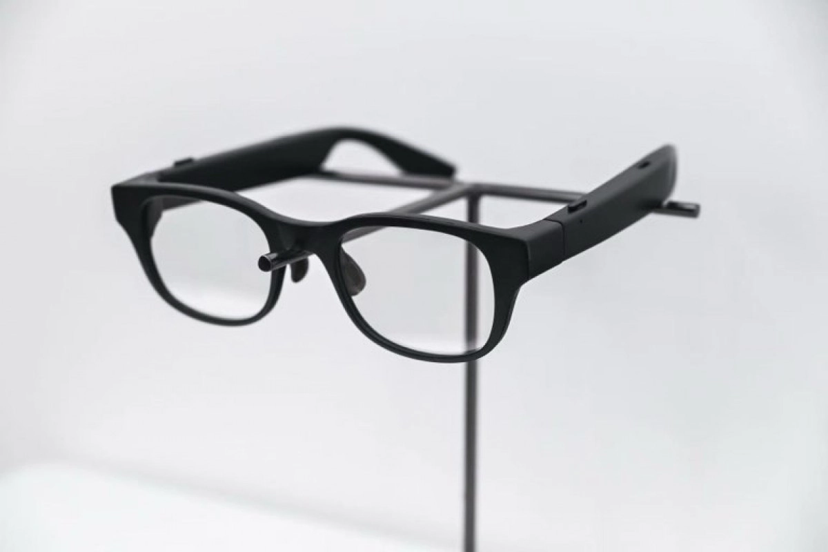 TCL Super Pixel Smart Glasses at MWC