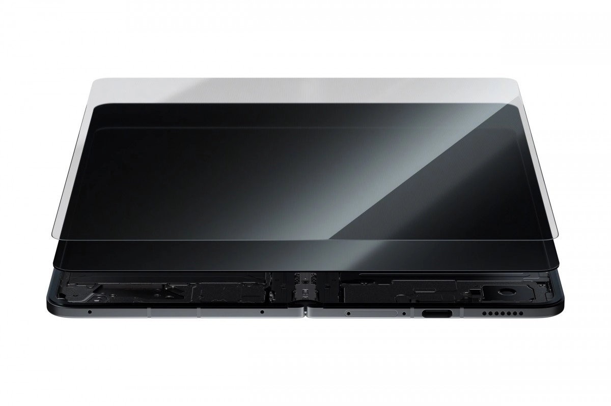 Oppo Find N6 crease-free display layers and hinge.