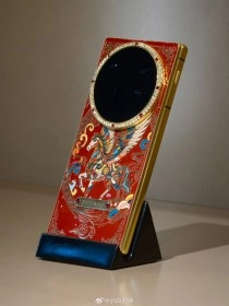 Dreame's $15K luxury phone with Pegasus art