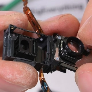 Galaxy S26 Ultra 5x telephoto camera teardown.