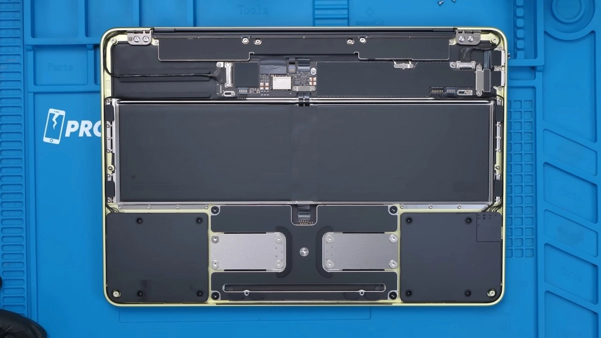MacBook Neo internals showing repairability.