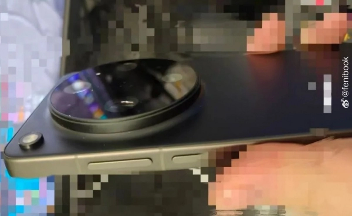 Oppo Find X9 Ultra periscope telephoto camera close-up.