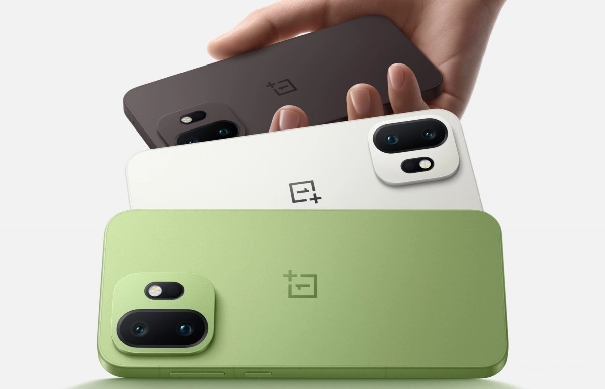 Three OnePlus 15T phones in various colors.