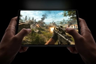 Lenovo Y700 gaming tablet displays action-packed game.