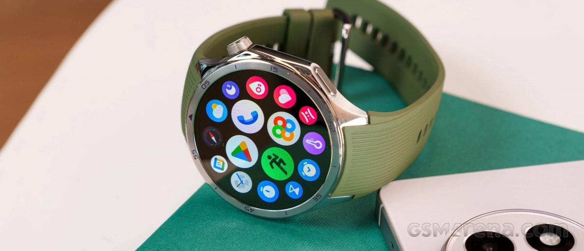 OnePlus Watch 4 with green strap and apps.