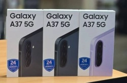 Samsung Galaxy A37 5G boxes, black and lavender.
