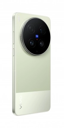 vivo X300 Ultra rear camera system detail.