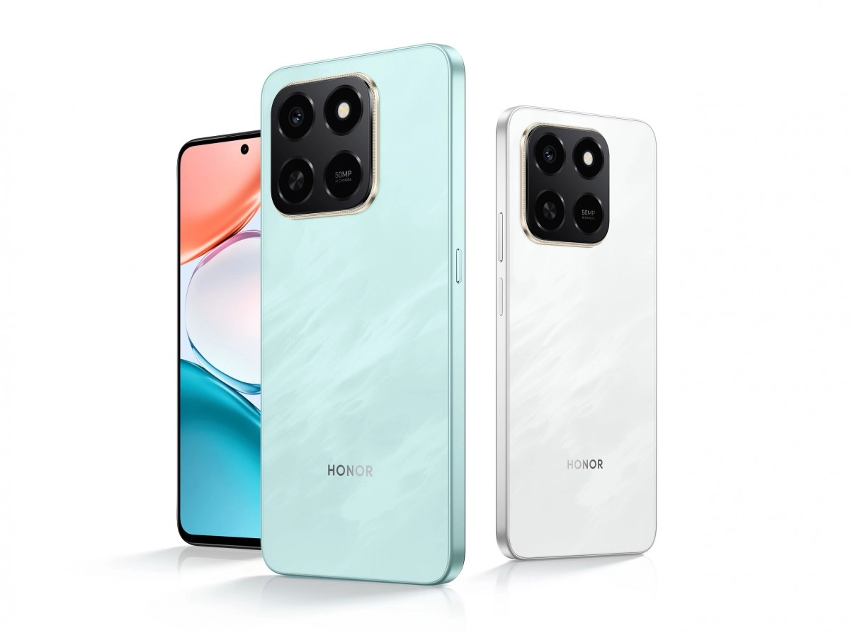 Honor Play 80 Pro in mint and white.