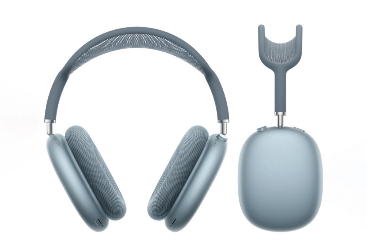 AirPods Max 2 headphones and Smart Case