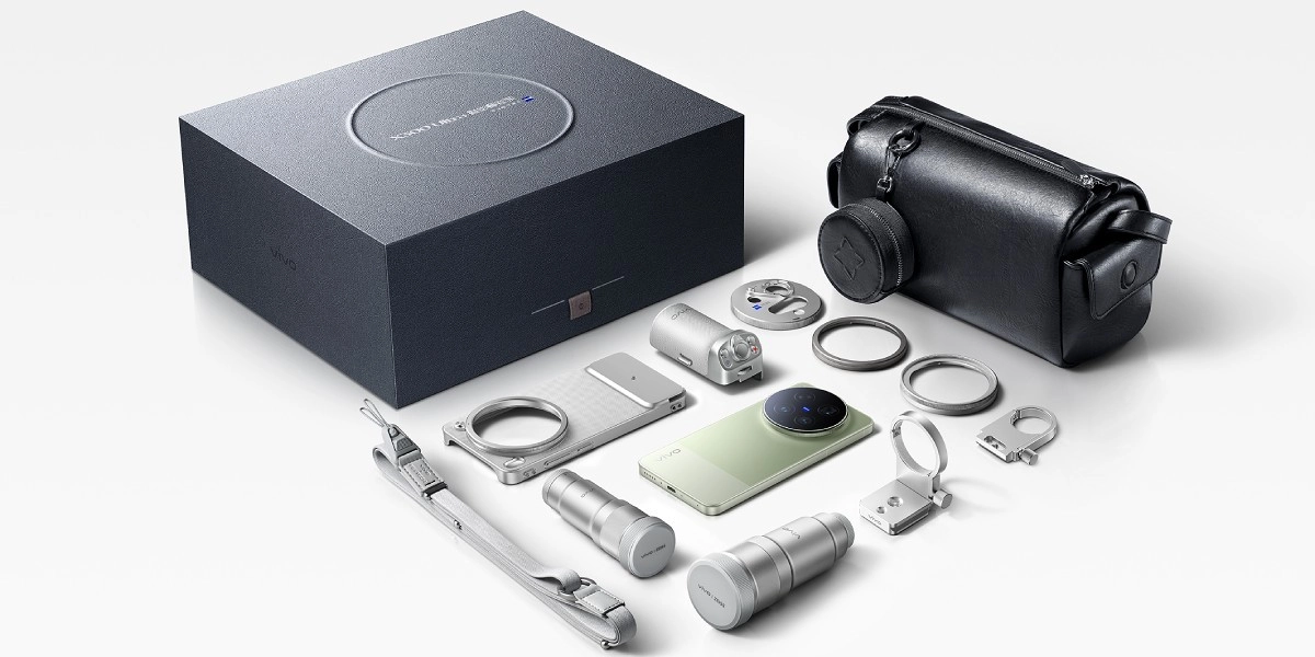 Vivo X300 Ultra phone and modular camera system.