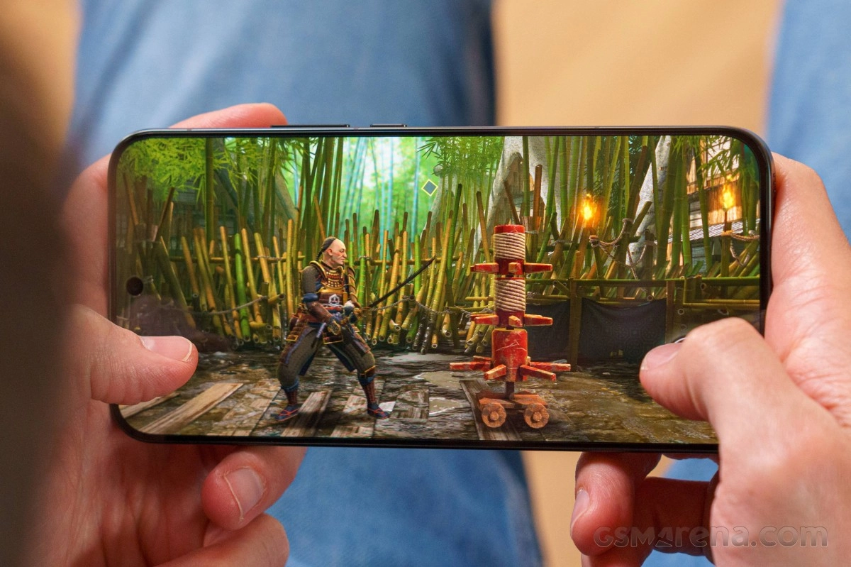 iQOO 15 Ultra running a demanding mobile game.