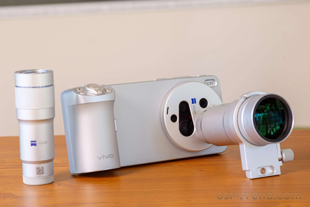Vivo X300 Ultra smartphone with Zeiss camera accessories.