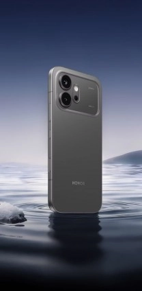 Honor 600 Pro smartphone camera module detail.