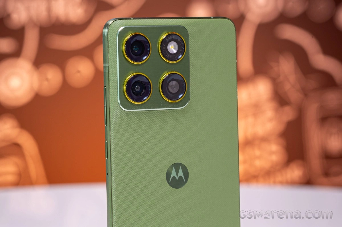 Motorola phone rear camera setup, green finish