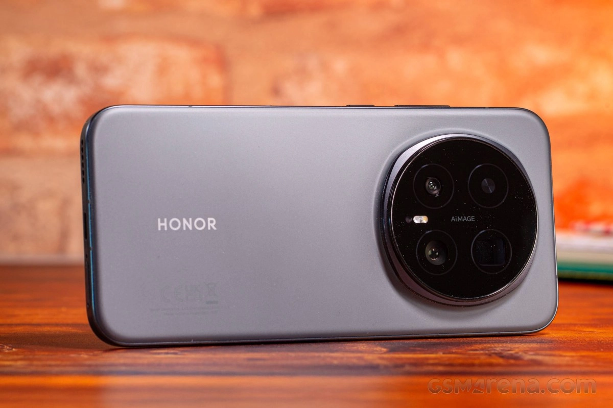 Honor Magic9 Pro Max dual 200MP cameras on back.