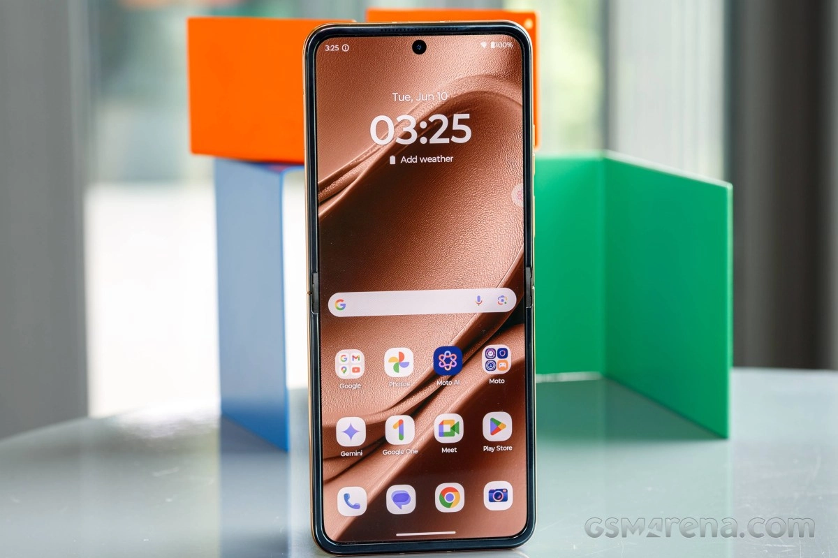 Motorola Razr 2026 foldable phone front display.