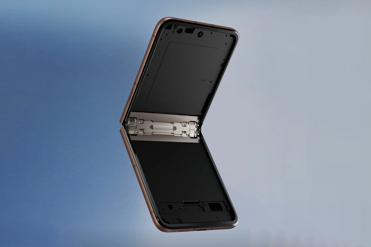 Motorola Razr 70 Ultra flip phone render.