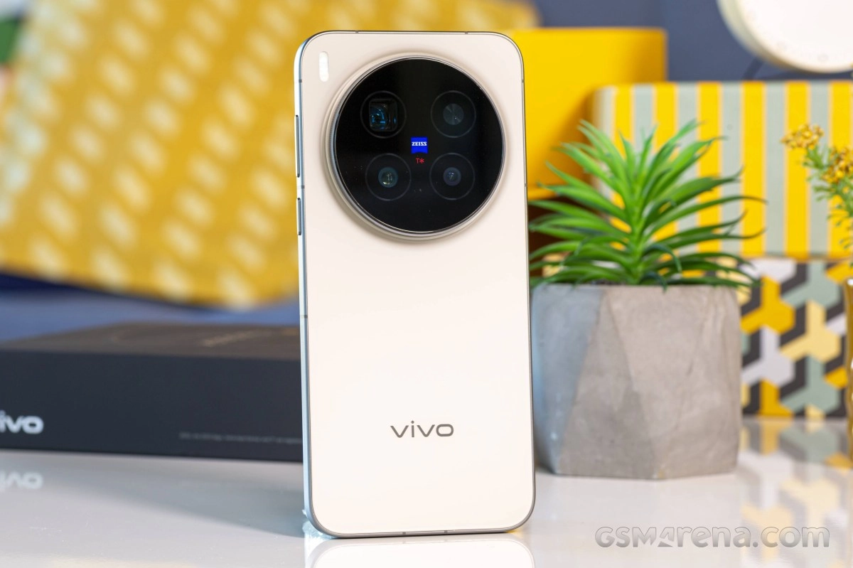 vivo X500 Pro Max rear camera setup with Zeiss lens