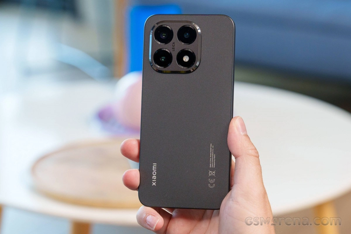 Xiaomi 17T with quad-camera setup and Leica branding.