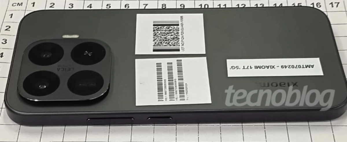 Xiaomi 17T 5G black phone rear, Leica camera.