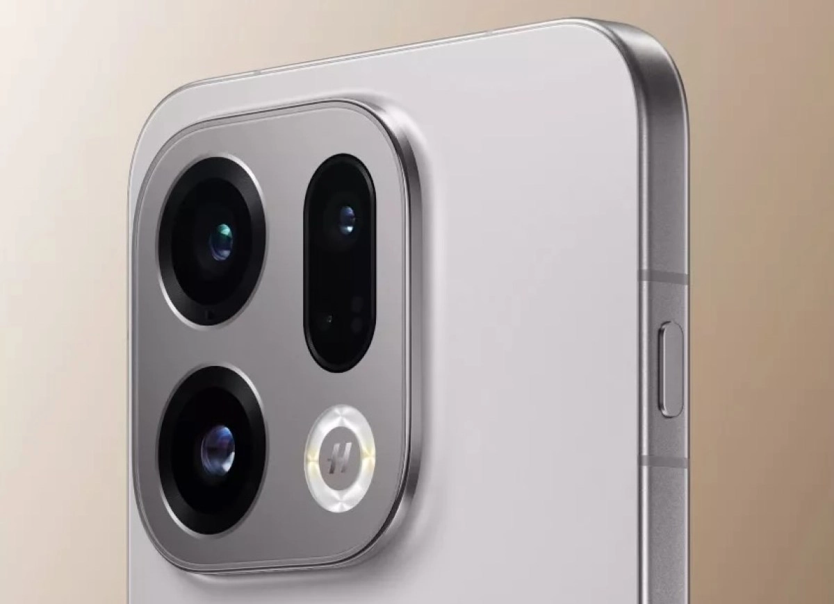 Oppo Find X10 camera module with three lenses