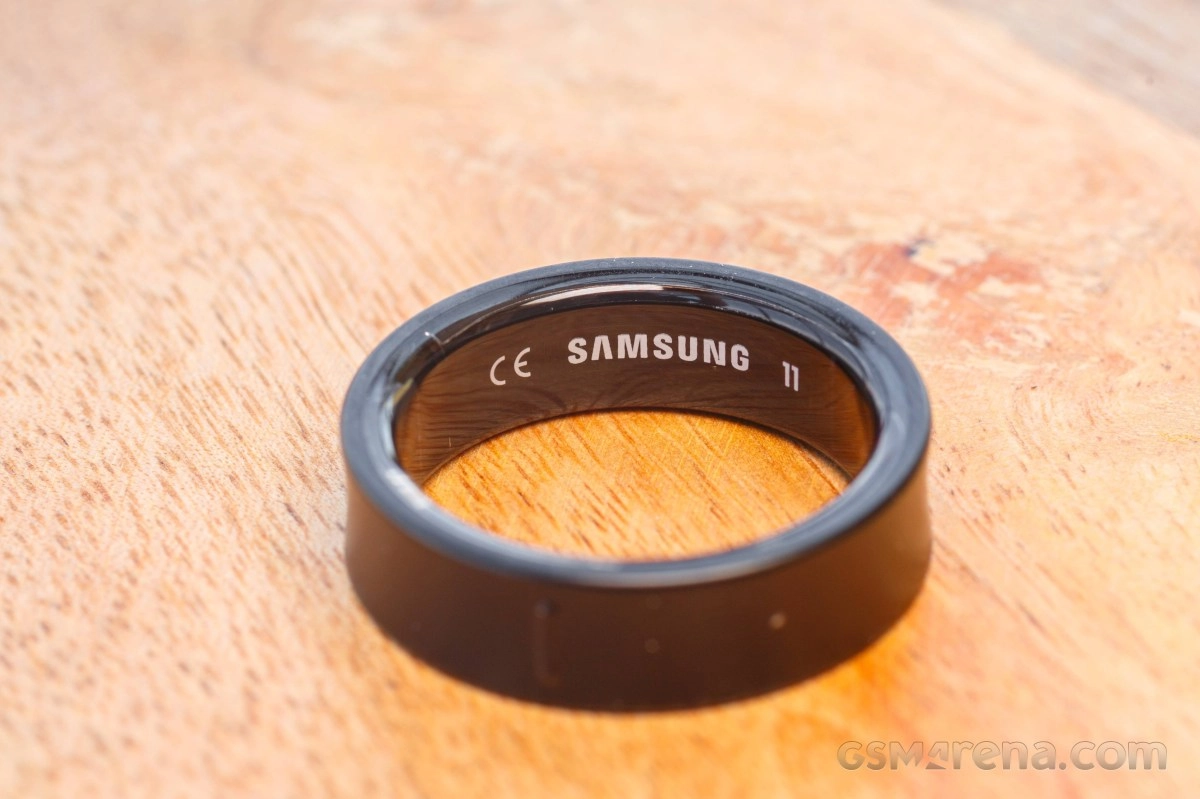 Samsung Galaxy Ring with CE and model number 11