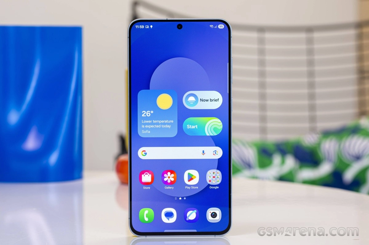 Samsung phone displaying One UI 8.5 with weather widget.