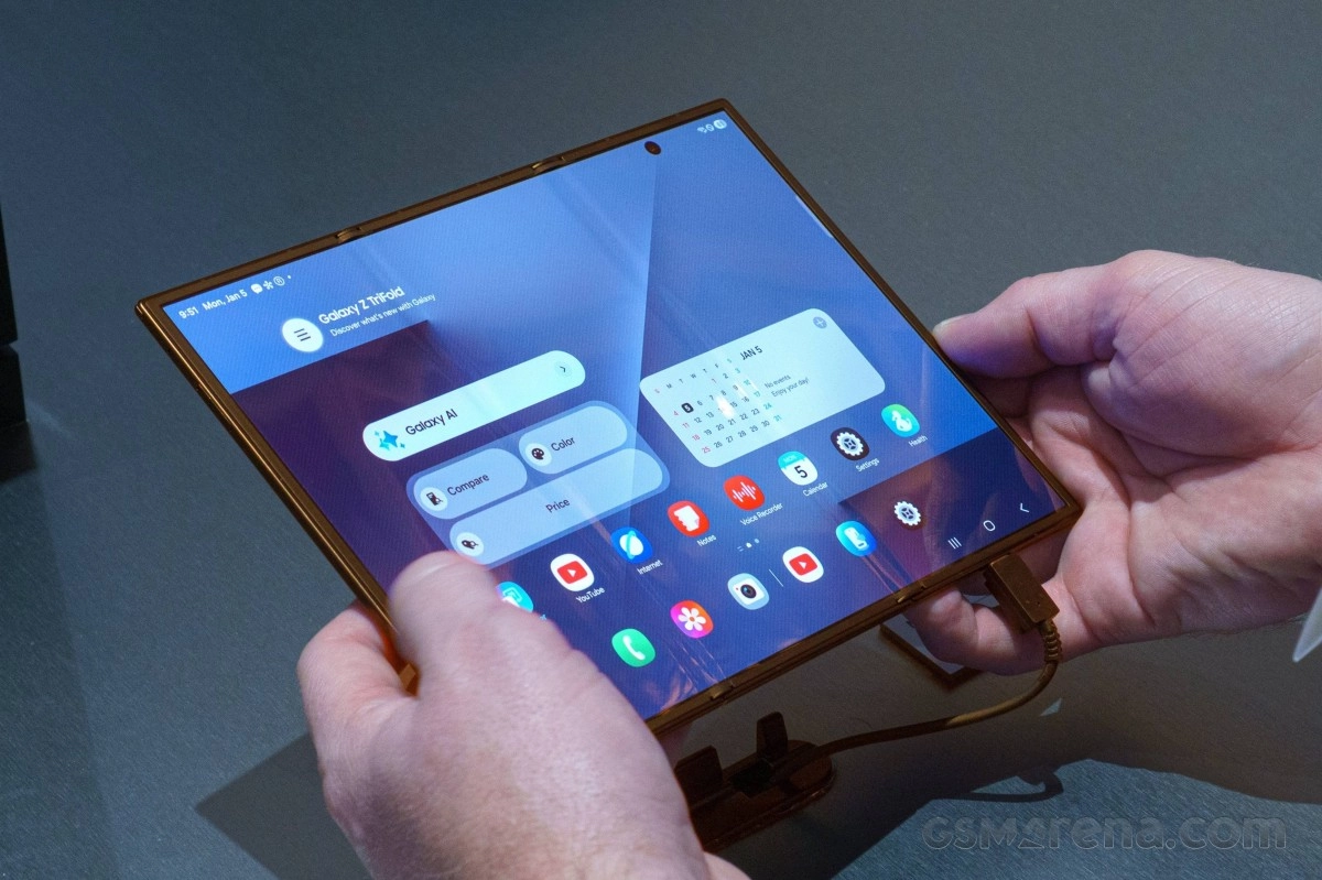 Samsung Galaxy Z TriFold with One UI 8.5 interface.