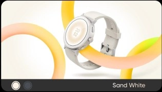 Realme Watch S5 Sand White smartwatch on display.