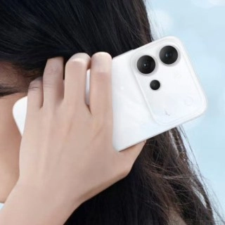 Vivo S60 smartphone camera module detail