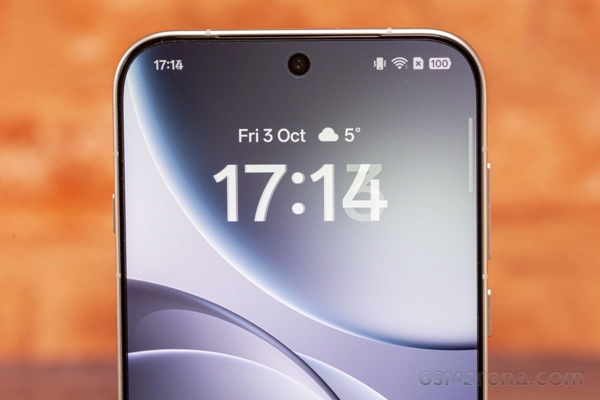Oppo Honor smartphone punch-hole selfie camera