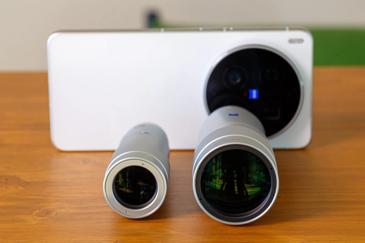 vivo X500 Ultra with telephoto lens attachments