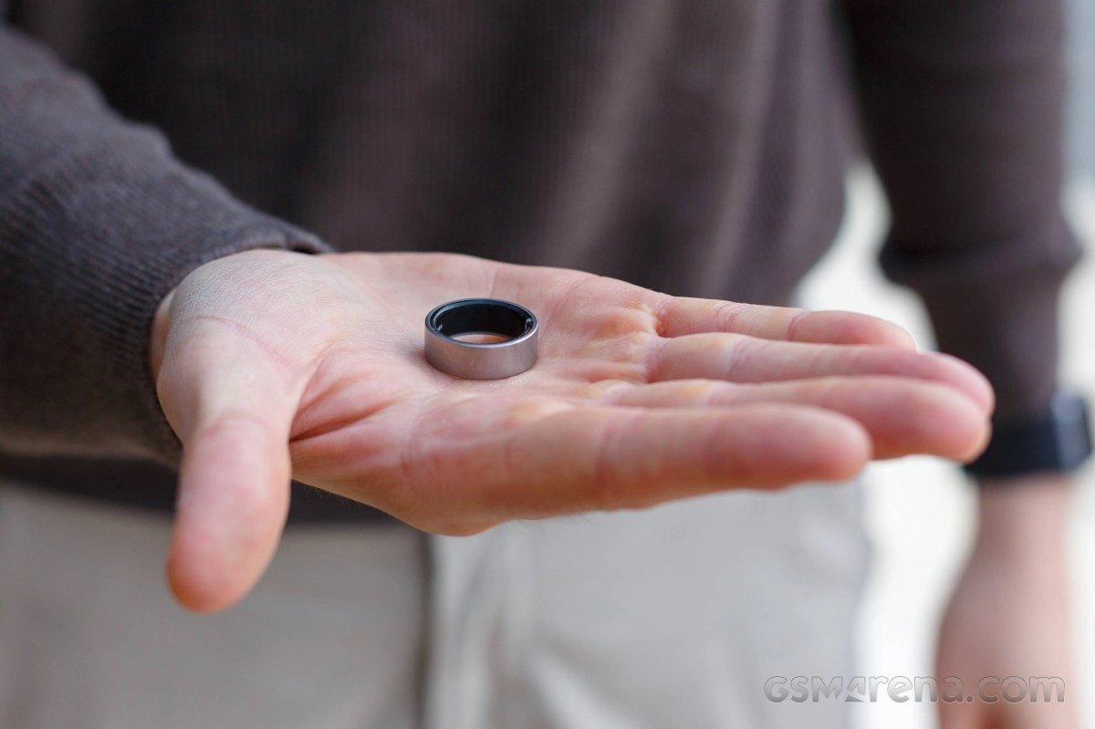 Ultrahuman ring on palm, secure data.