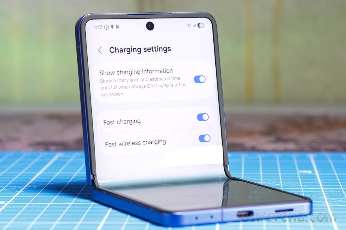 Galaxy Z Flip8 charging settings menu showing options