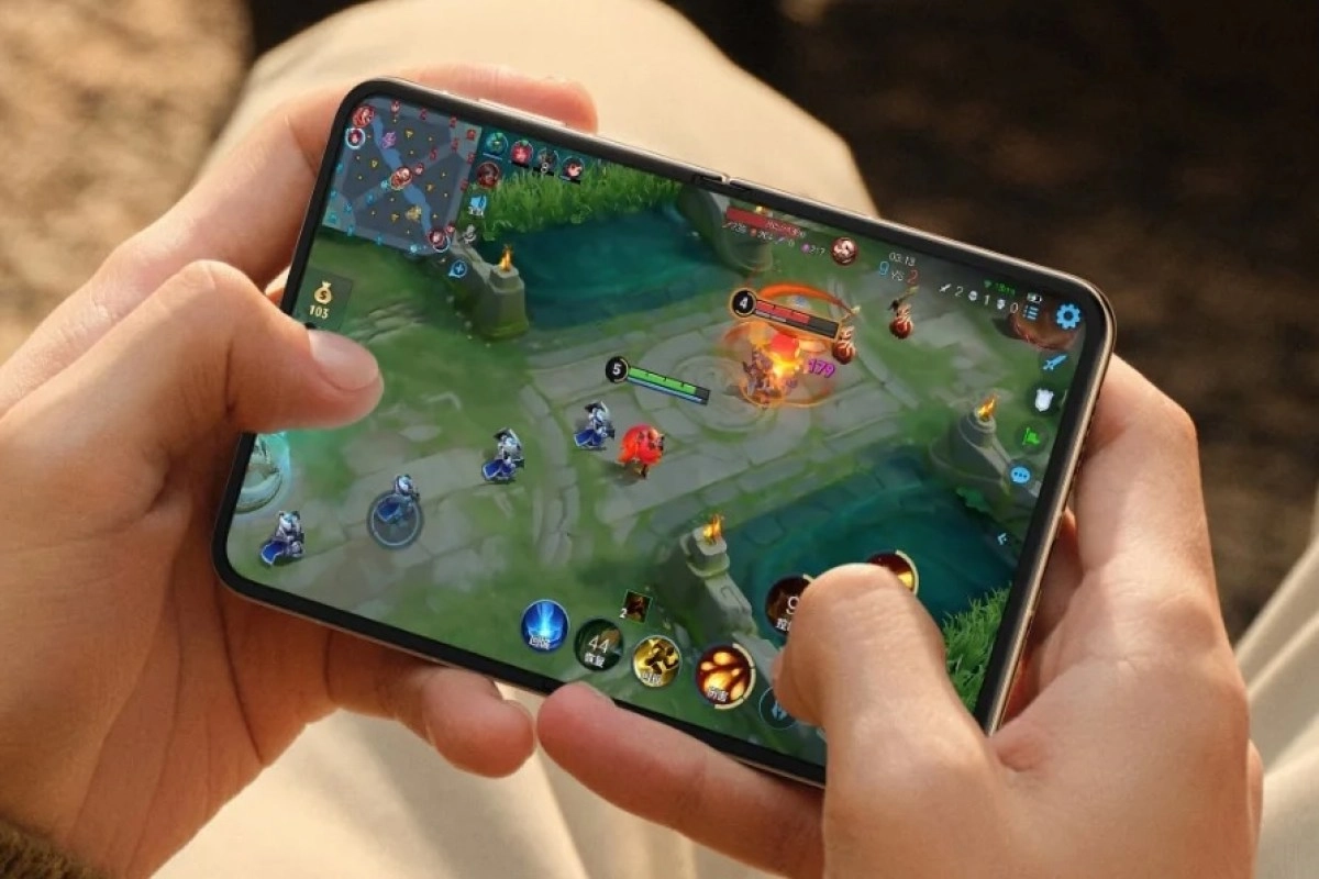 Huawei wide-screen phone playing a mobile game.