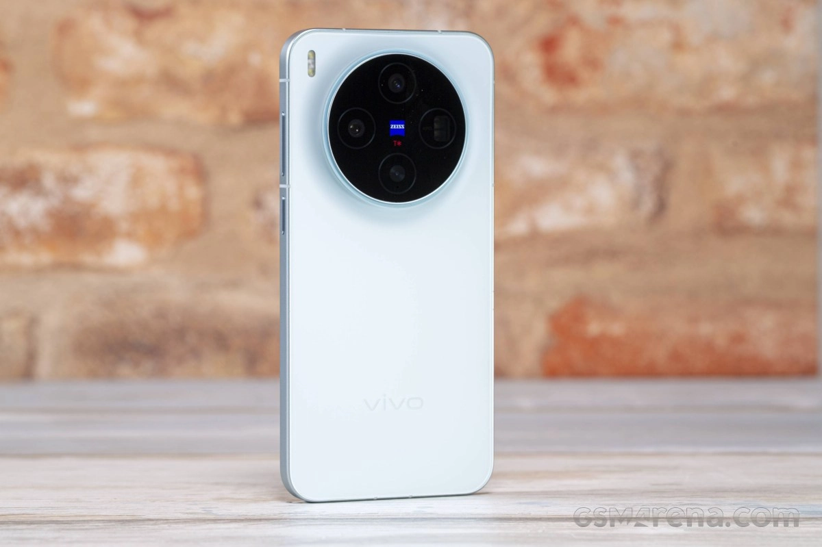 White vivo X500e phone rear camera module.