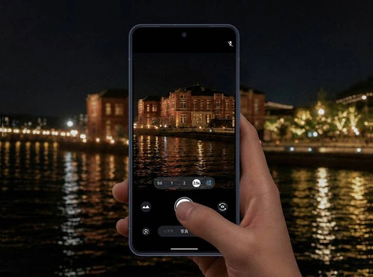 Sharp Aquos R11 phone taking night photo, 2.9x zoom.