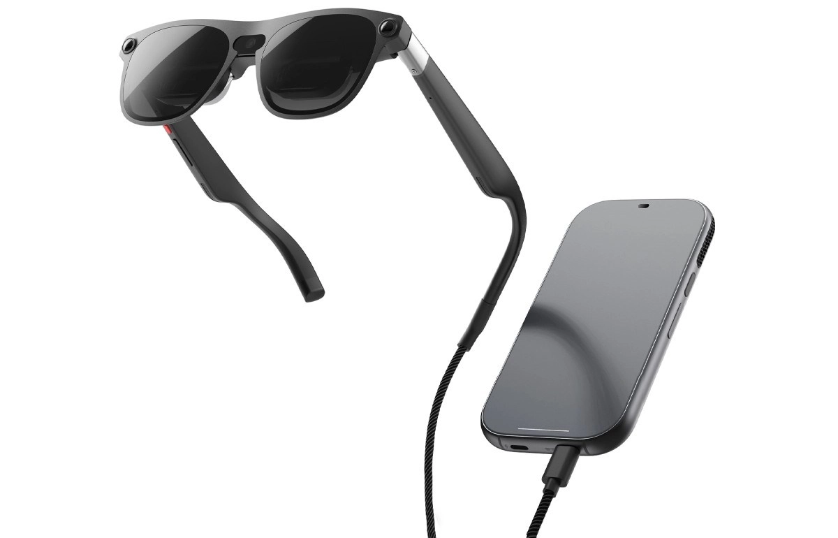 Xreal Aura smart glasses connected to smartphone.