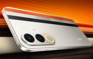 Realme P4x 4G rear, refreshed striped design.