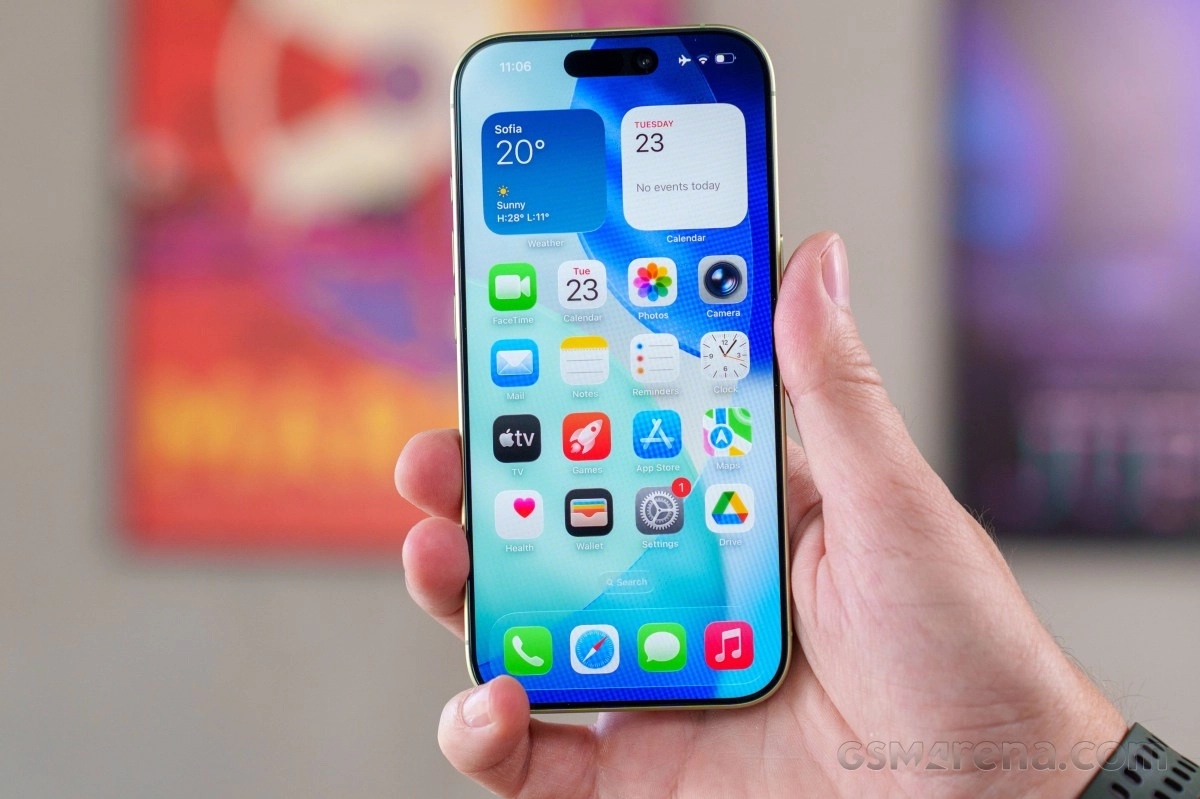 iPhone 18e held in hand showing home screen apps.