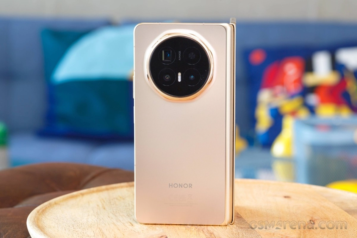 Honor foldable phone rear camera, gold finish.