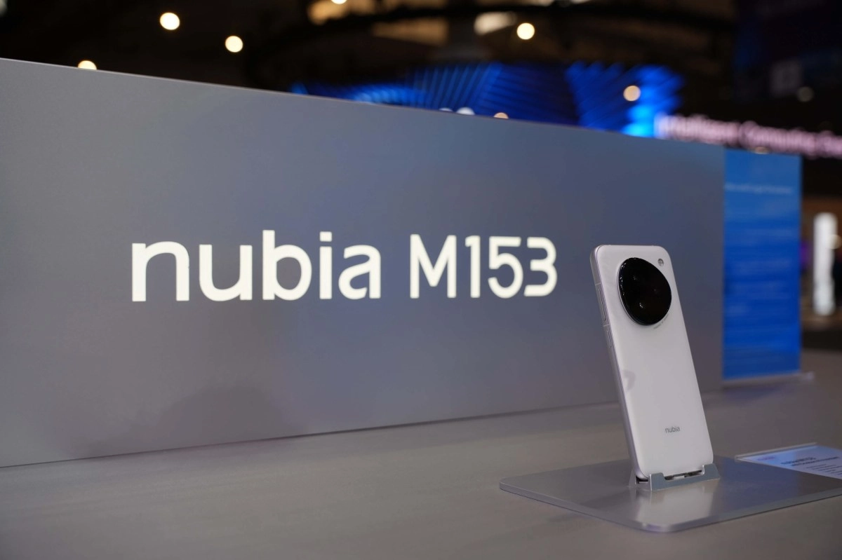 nubia M153 AI agent smartphone display