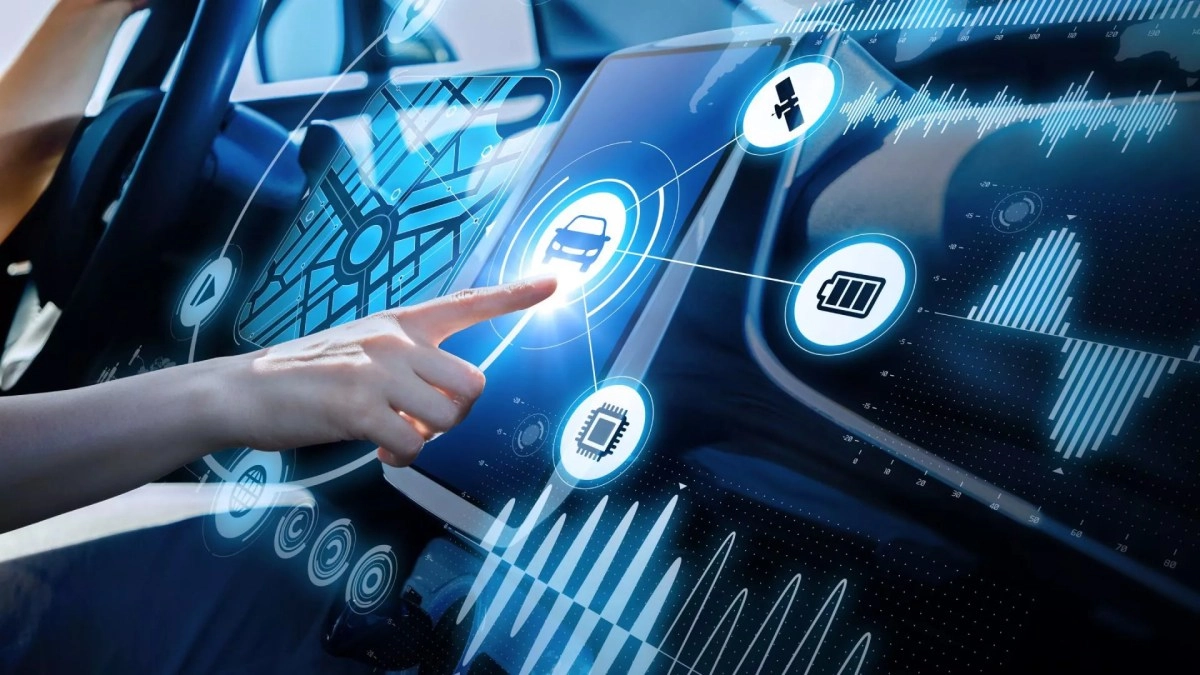 BMW car dashboard with 5G connectivity icons