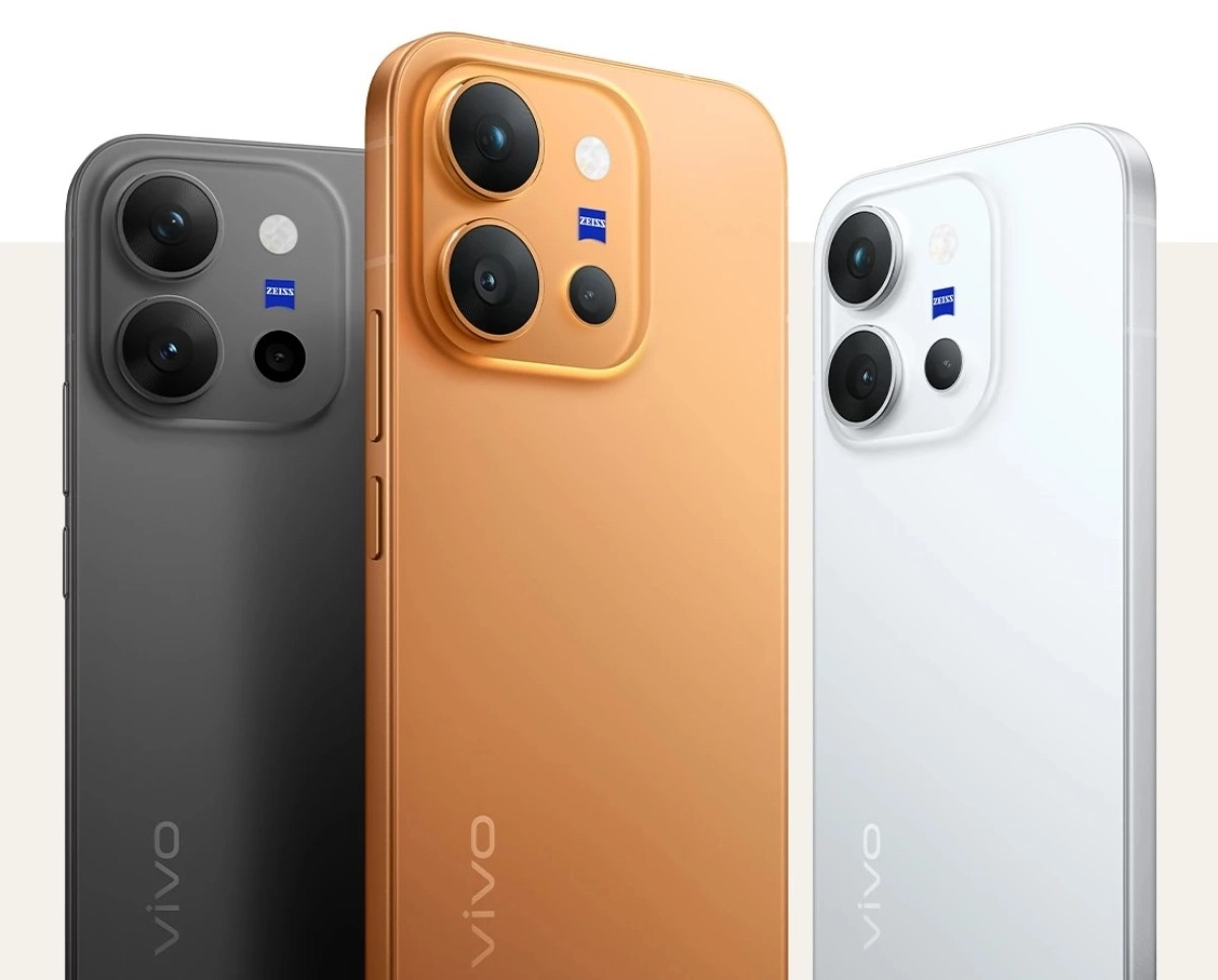 vivo X300 E phones with Zeiss telephoto lenses.