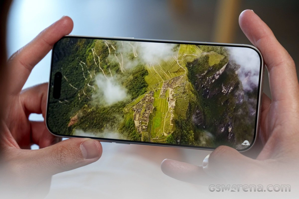 iPhone 18 Pro Max screen displaying Machu Picchu aerial view.