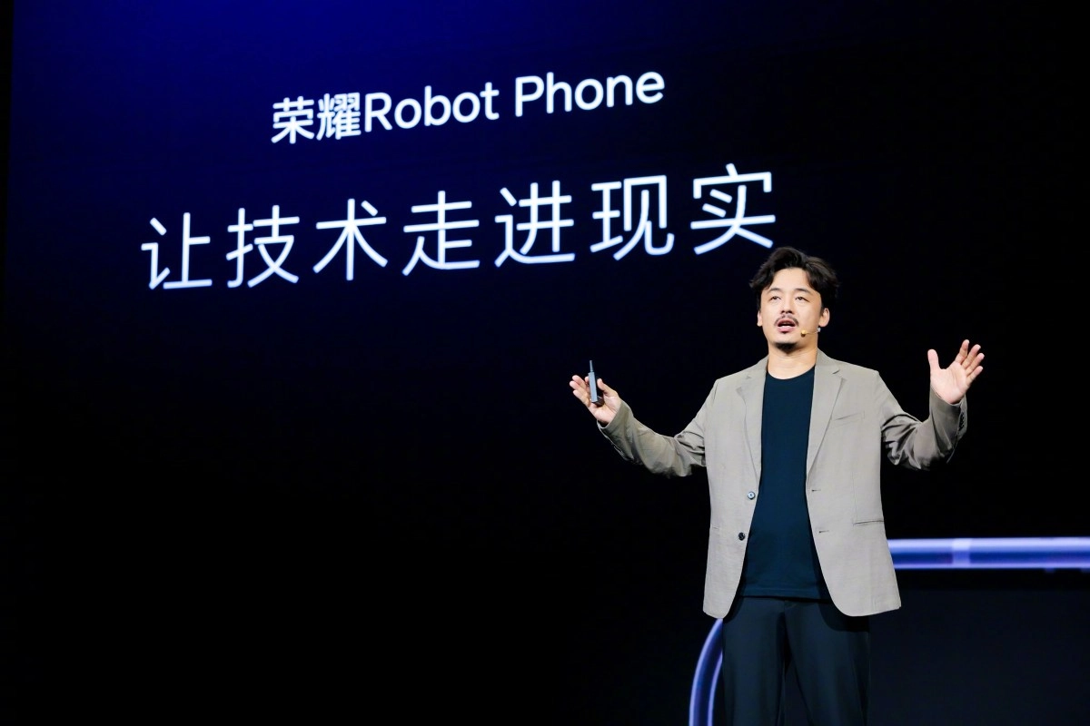 Honor Robot Phone presentation with Chinese text.
